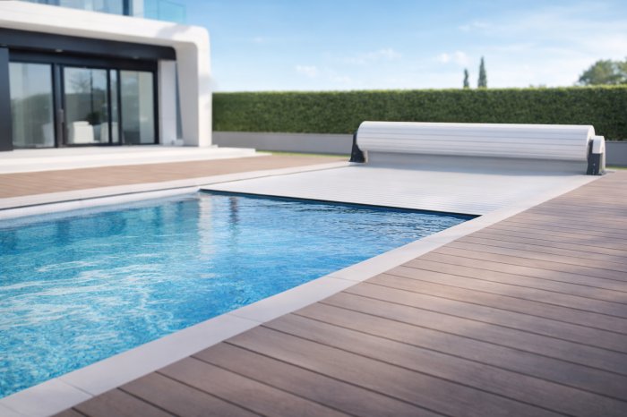 Fluidra - Maldive motoros medencetakarás